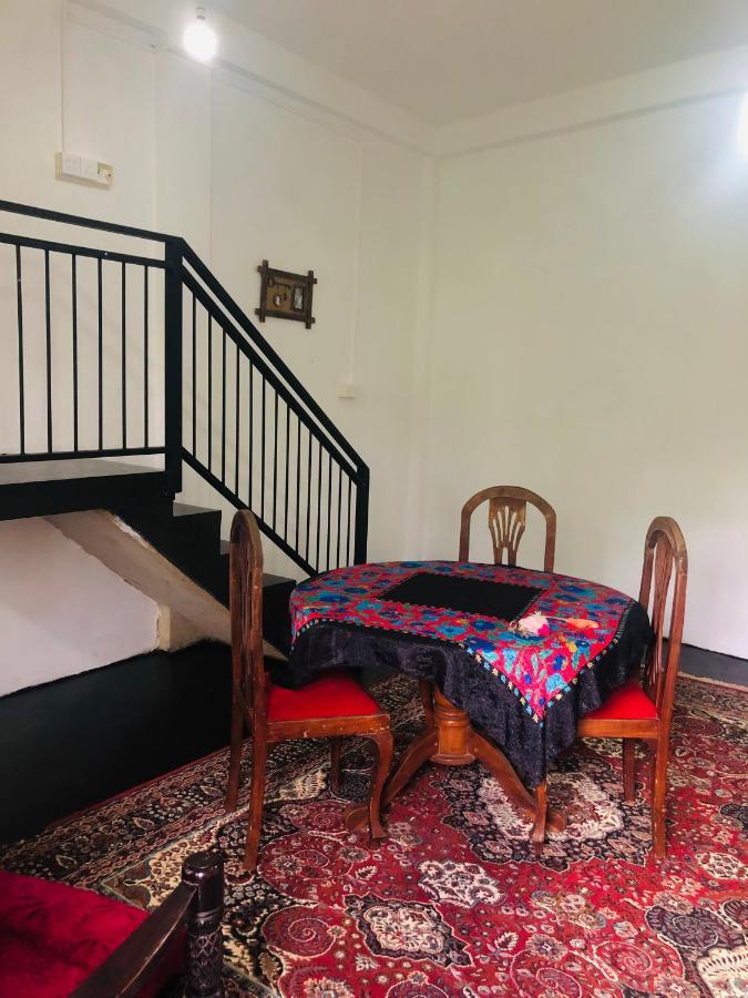 Thaaaru Villa Mirissa Exteriör bild