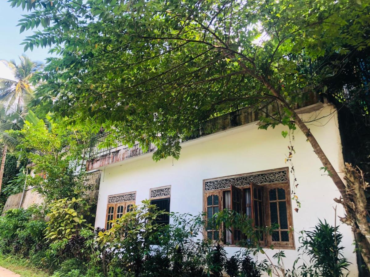 Thaaaru Villa Mirissa Exteriör bild